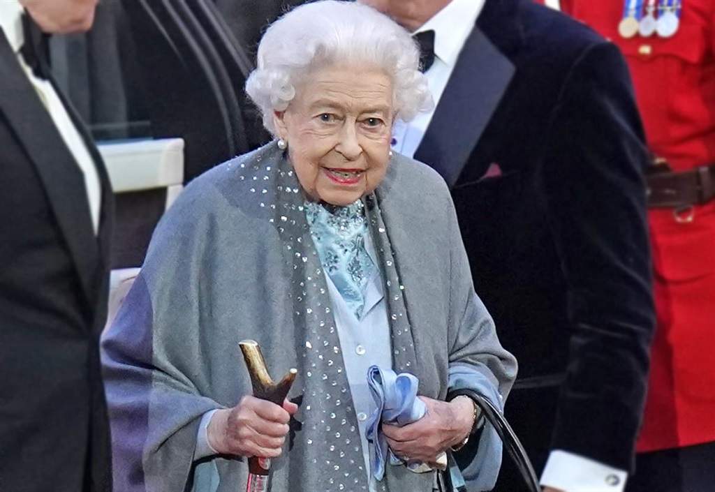 queen-elizabeth-attends-star-studded-horse-show-finale-channel