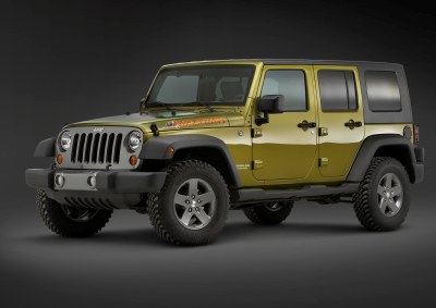 Entry-level Wrangler with a rear axle ‘locker? That is part of the deal with the new Mountain Edition – garish graphics and all.