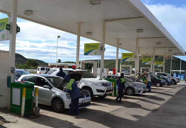 <B> BETTER FUEL:</B> BP SA's Mbulelo Mthi says its new Ultimate fuel with Active technolgy makes for a more economical and smoother ride.  <I>Image: Supplied / BP Colchester</I>