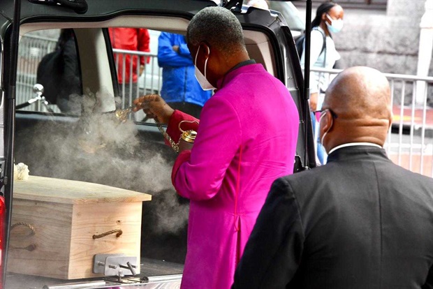 <p>Tutu's body is blessed prior to entering St George's Cathedral.&nbsp;</p><p>(Image credit: GCIS)</p>