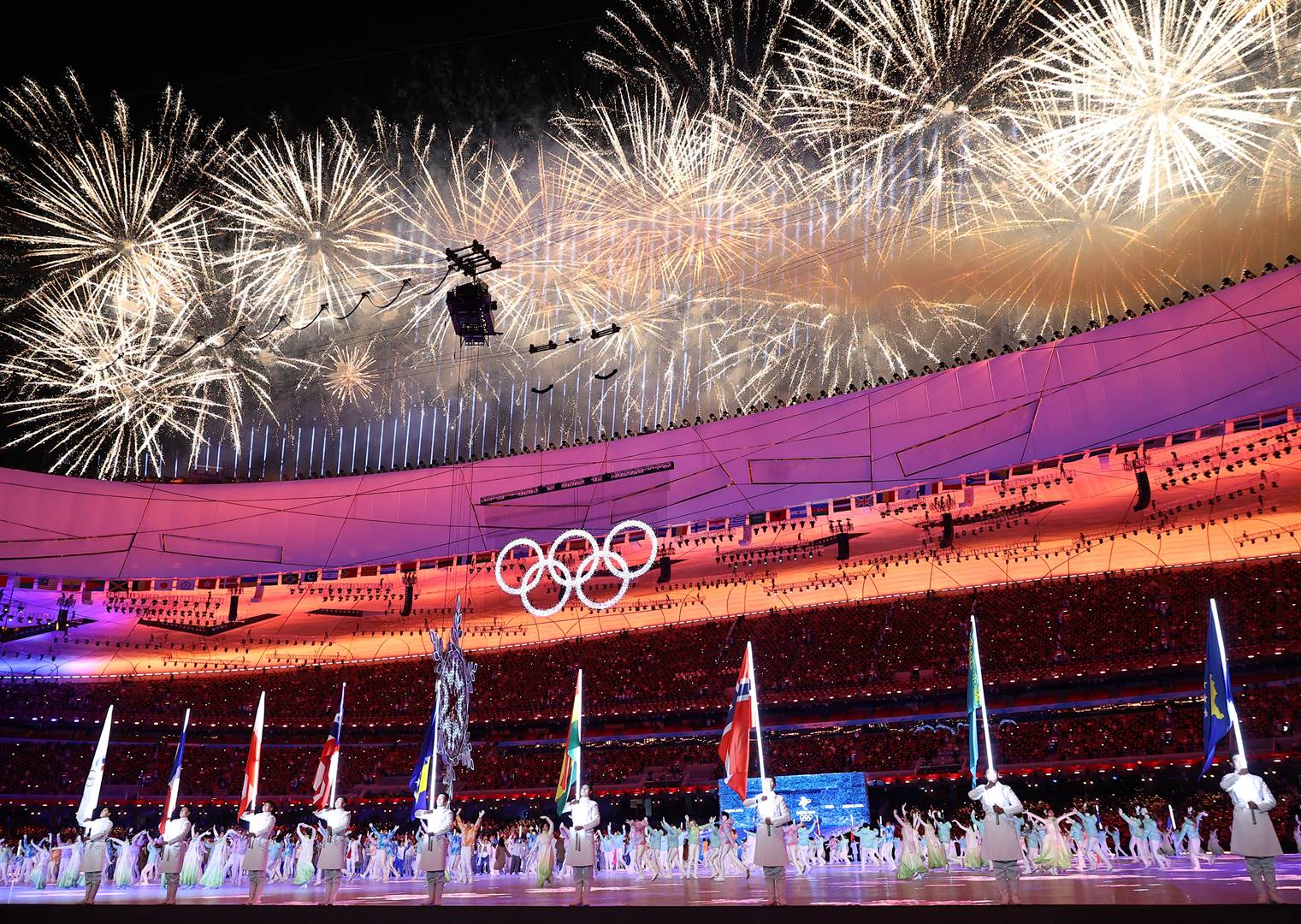 Олимпийские игры в пекине. Olympic games in China. Beijing 2022 closing Ceremony. Парад флагов рада. Beijing 2022 closed.