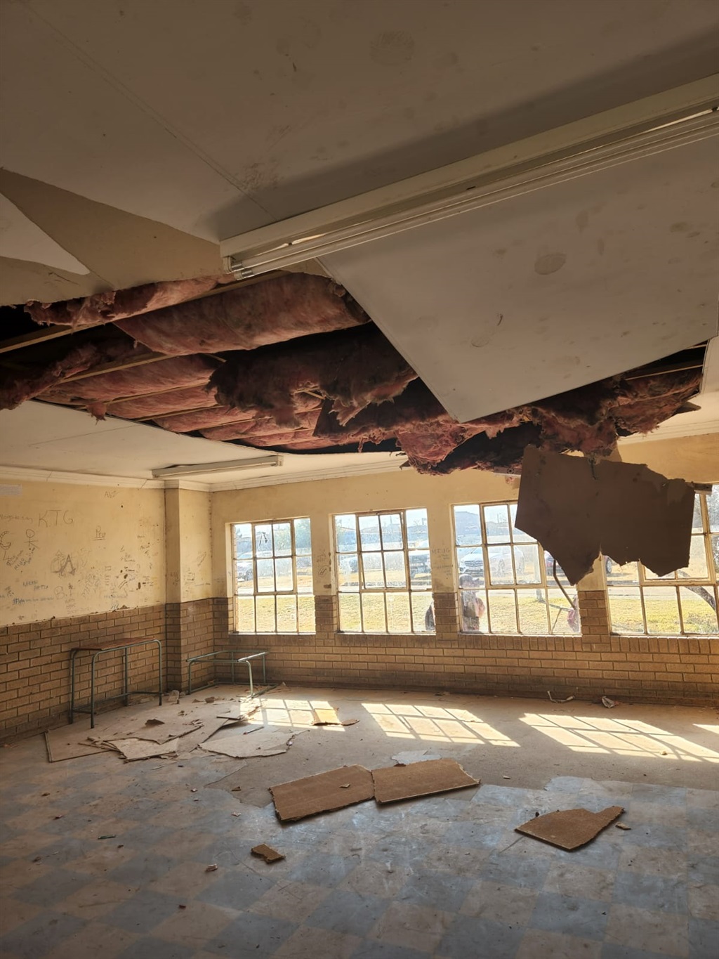 This classroom was abandoned after ceiling allegedly fell on top of pupils. Photo by Phineas Khoza