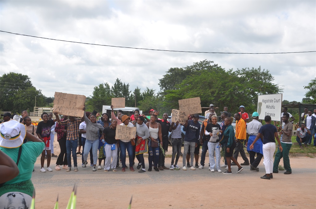 Residents are not happy that the accused has been released on bail by the Mkhulu Magistrates Court.  Photo by Oris Mnisi 