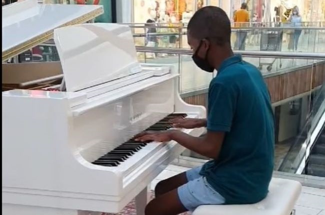 "Joshua has gone viral after playing 'River Flows in you' by Yiruma at Table Bay Mall. Photo: Schulla Pronk video screenshot.