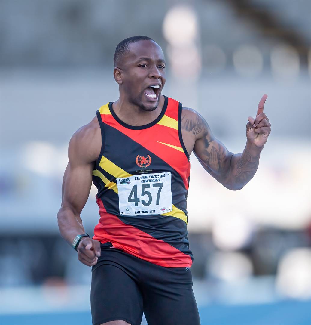 Akani Simbine vier Donderdag in Kaapstad sy Suid-Afrikaanse titel in die 100 m. Dié blits reken sy kritici maak ’n fout om hom af te skryf. Foto: Gallo Images
