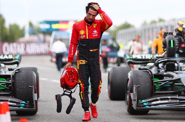 Carlos Sainz defiende las actualizaciones de autos de F1 de Ferrari a pesar del dolor en España