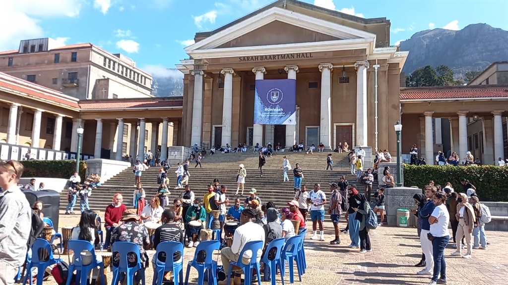 isiXhosa and Afrikaans have been successfully integrated into UCT's medical degree, requiring a pass level for graduation, writes the author. (Jenni Evans, News24)