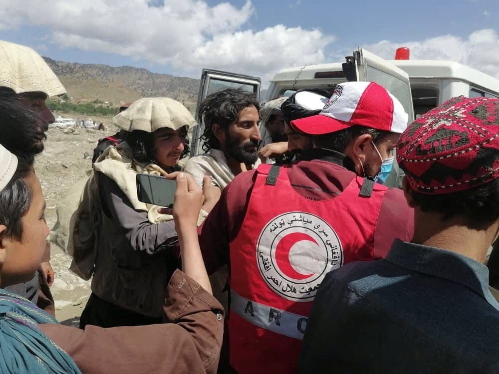 Afganistan'da 1000 kişinin hayatını kaybettiği büyük depreme yanıt vermek için mücadele eden Taliban, yardım çağrısında bulundu.