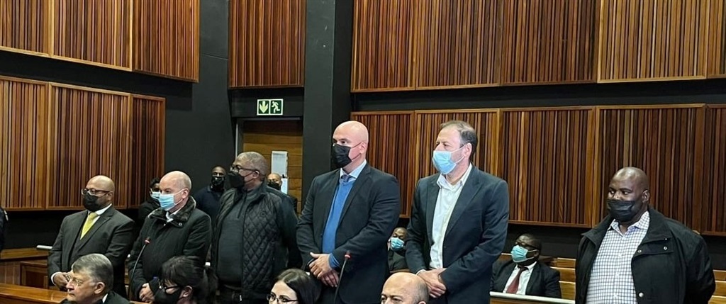 Van links staan in die hof Kuben Moodley, Eric Wood, Siyabonga Gama, Garry Pita, Daniel Roy en Phetolo Ramosebudi. Foto: Verskaf
