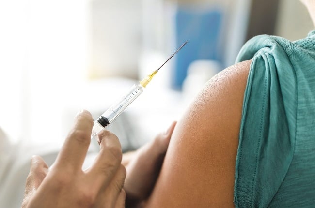 Health professionals say it’s advisable for
everyone to get the flu jab even if you have been vaccinated against Covid-19. (PHOTO: Gallo Images/ALAMY)