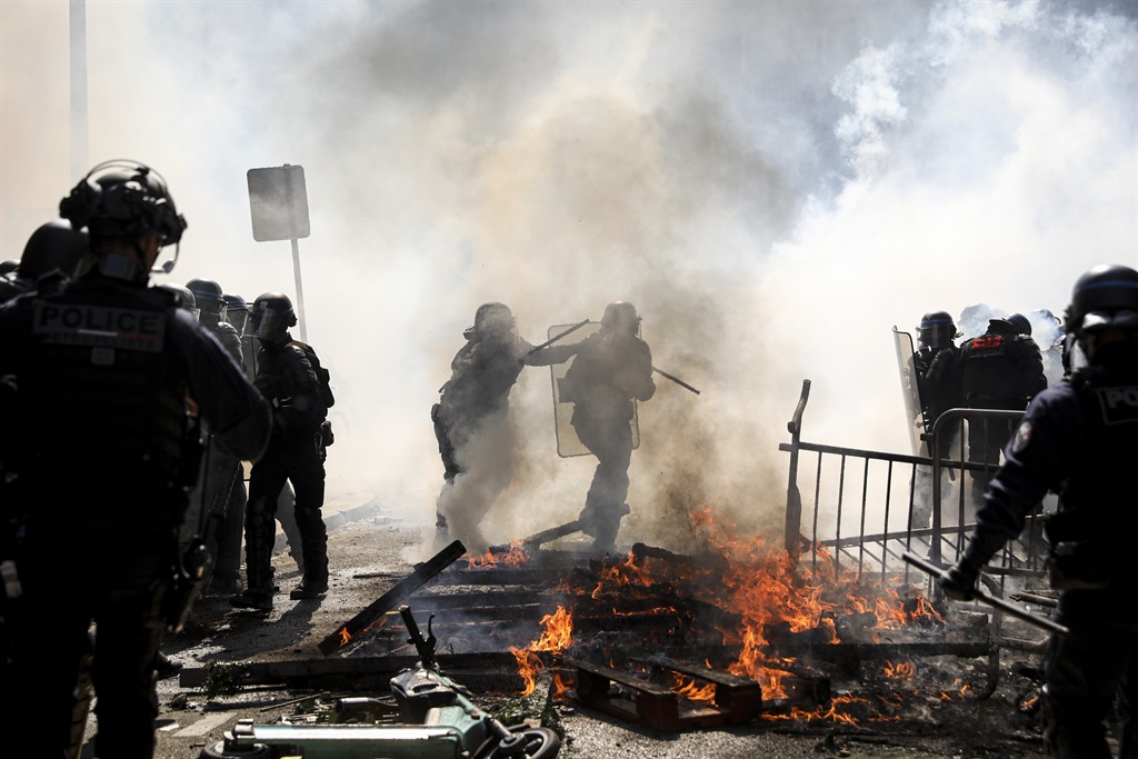 French riot police forces take security measures d
