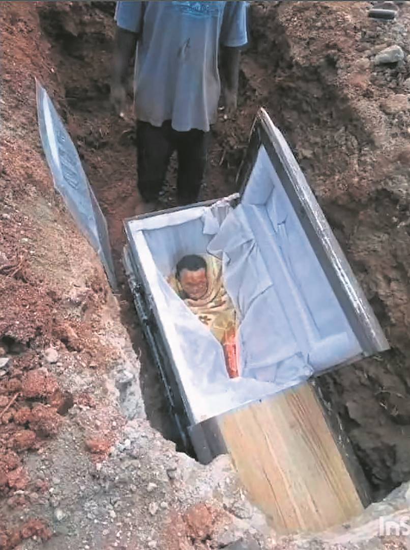 EWU! A Limpopo family from Ha-Gelebe Village, outside Thohoyandou, have made a shocking discovery of a doll inside the coffin of their teenage son who was buried last month. 
