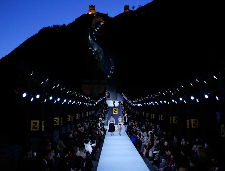 Fendi Great Wall of China fashion show 2007 (Getty