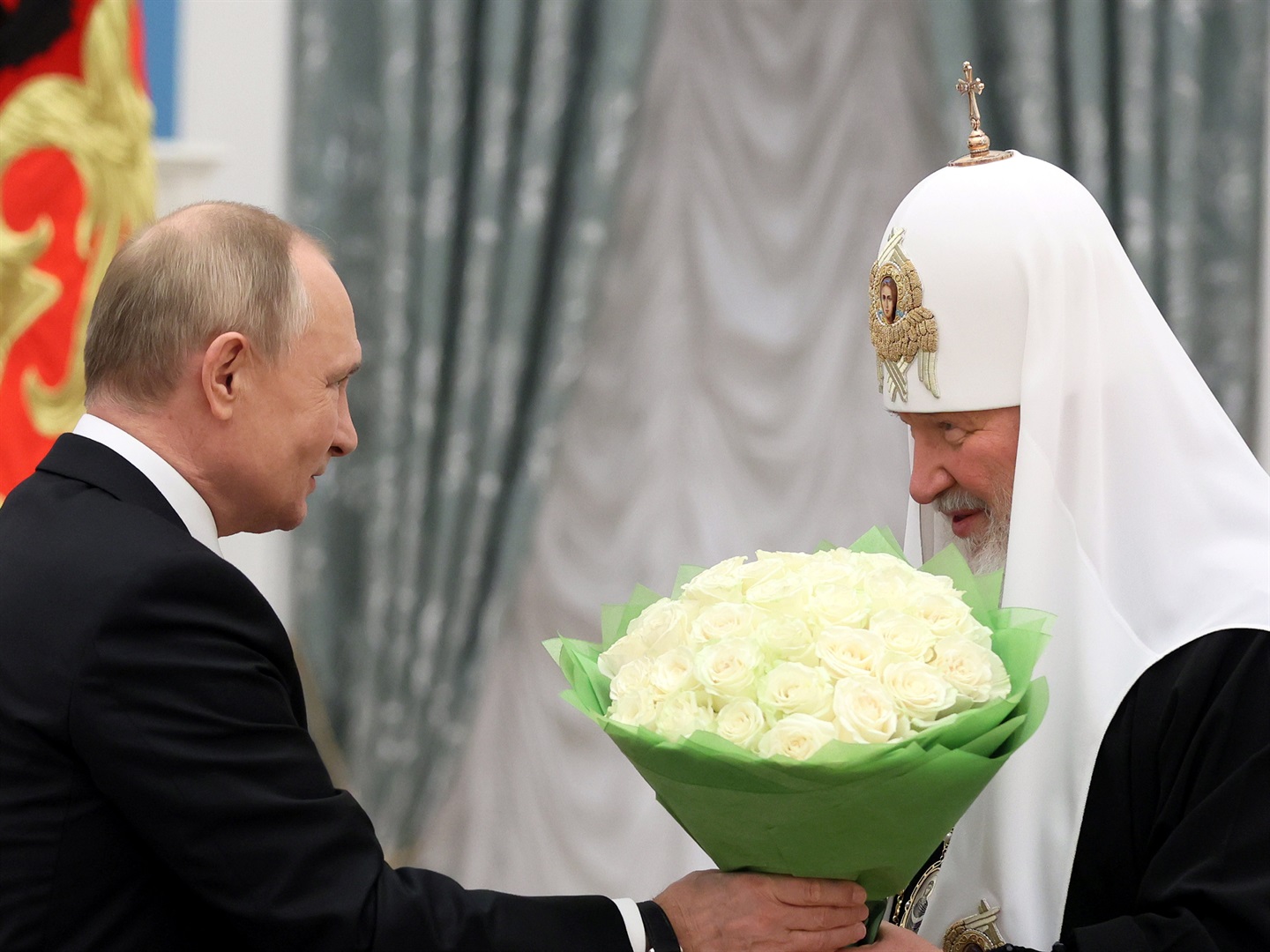 Russian President Vladimir Putin presents flowers during a ceremony to award the Order of St. Andrew the Apostle the First-Called to Patriarch Kirill of Moscow and All Russia in Moscow, Russia November 20, 2021. Sputnik/Mikhail Metzel/Pool via REUTERS