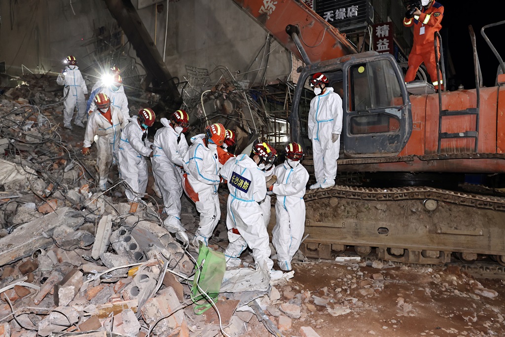 CHANGSHA, CHINA - MAY 05: Rescuers carry the 10th 