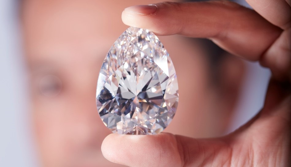 LIHAT |  ‘The Rock’ – berlian putih ukuran rekor dari SA bisa terjual R280m di lelang