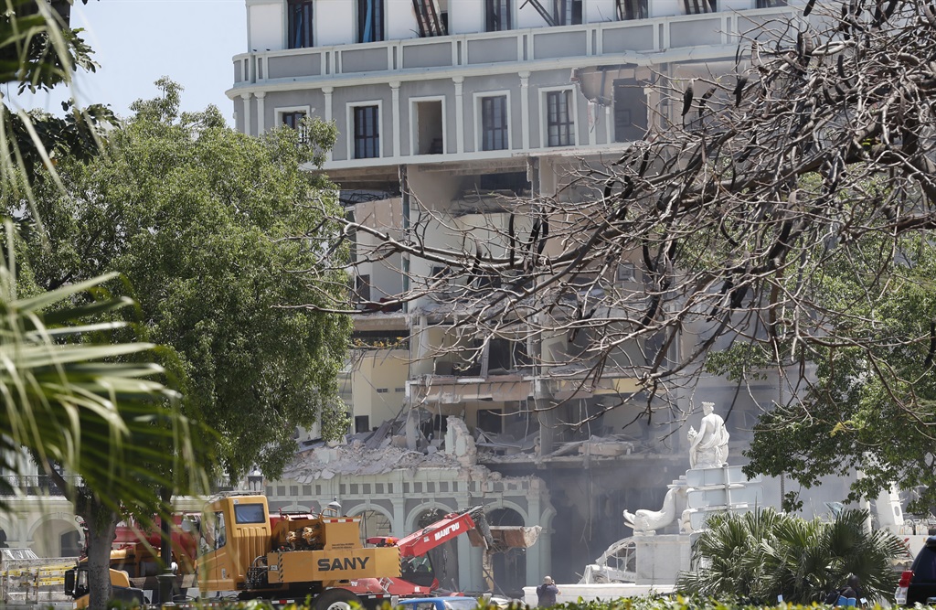 Pozri |  Výbuch bomby v blízkosti havanského hotela si vyžiadal najmenej osem mŕtvych a 30 zranených