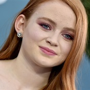 Sadie Sink doesn't know how to apply makeup