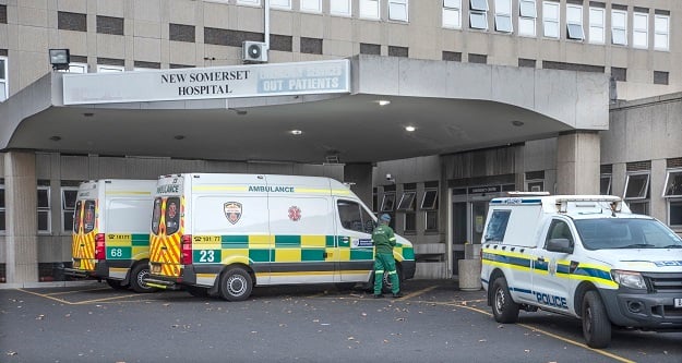 HANYA DI |  Mantan polisi yang diduga membunuh 3 orang dalam penembakan di rumah sakit Cape Town adalah ‘bunuh diri’ – pengacara