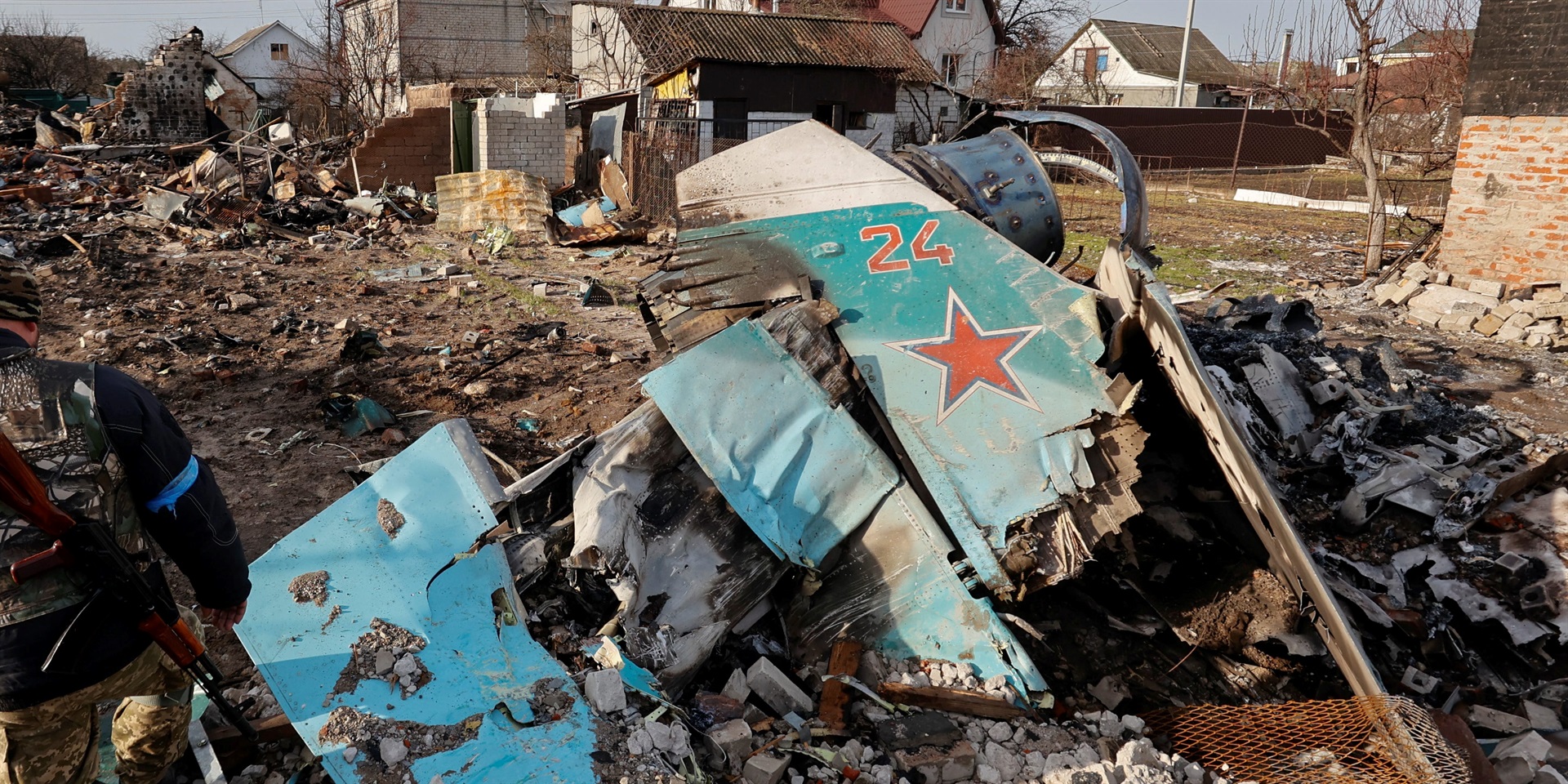 A crashed Russian Sukhoi Su-34 aircraft seen in Chernihiv, Ukraine, in April. REUTERS/Serhii Nuzhnenko