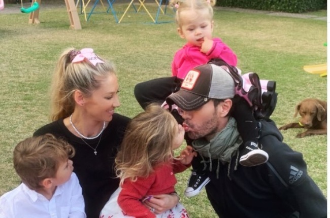 Former tennis player Anna Kournikova shared this family snap on Instagram for partner Enrique Iglesias' birthday. Their four-year-old twins, Nicholas and Lucy, are on her lap while their two-year-old daughter, Mary, sits on her dad's shoulders. (PHOTO: Instagram/AnnaKournikova)