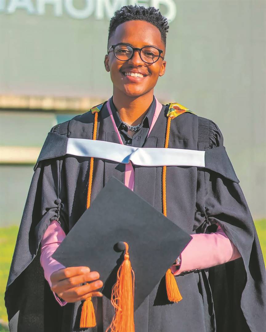 Skeem Saam actor and YoTV presenter Thabiso Molokomme has earned an operations management diploma, graduating cum laude. He says he’ll use his qualification to help young people.                                 Photo from Instagram