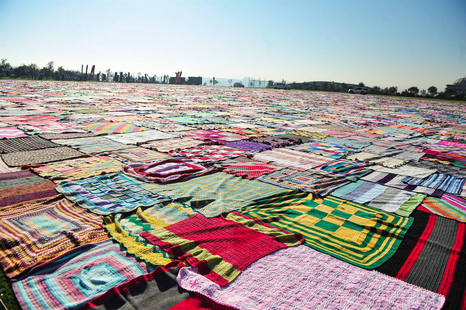 Donación de un donante para ayudar a difundir el calor con 4500 mantas en honor a Madiba