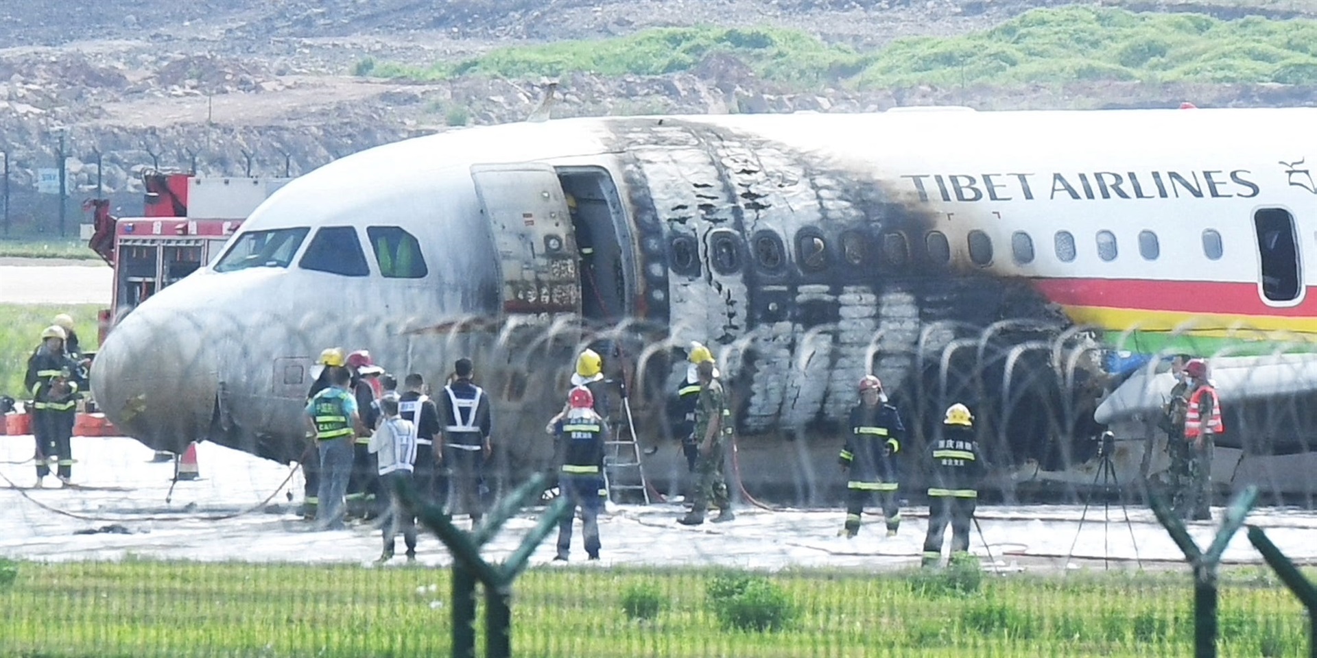 LIHAT |  Penumpang lari menyelamatkan diri setelah pesawat tergelincir di landasan pacu, terbakar sebelum lepas landas