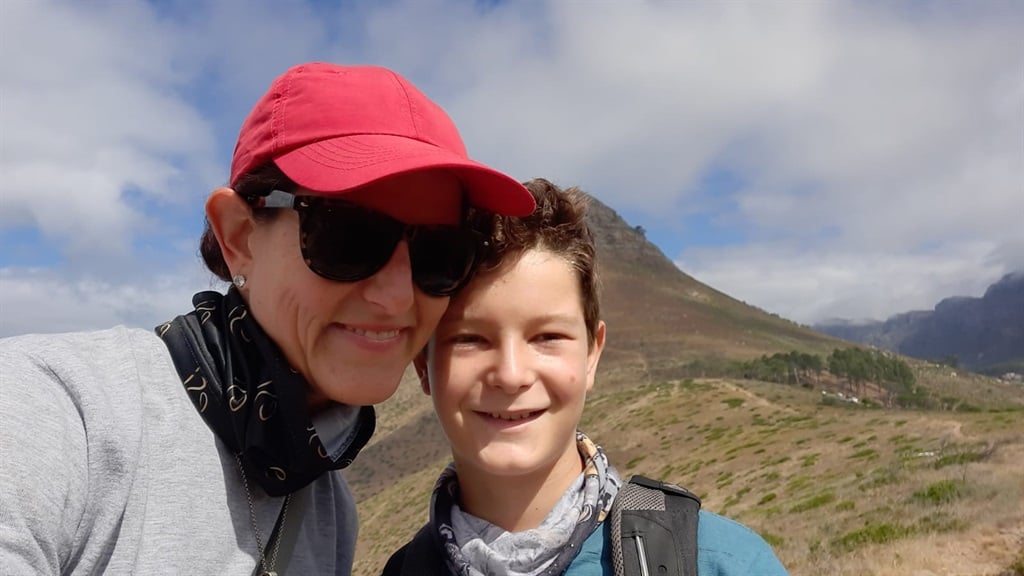 MERASA BAIK |  Ibu dan putranya yang berusia 14 tahun mendaki Gunung Kilimanjaro untuk mengumpulkan uang bagi SPCA