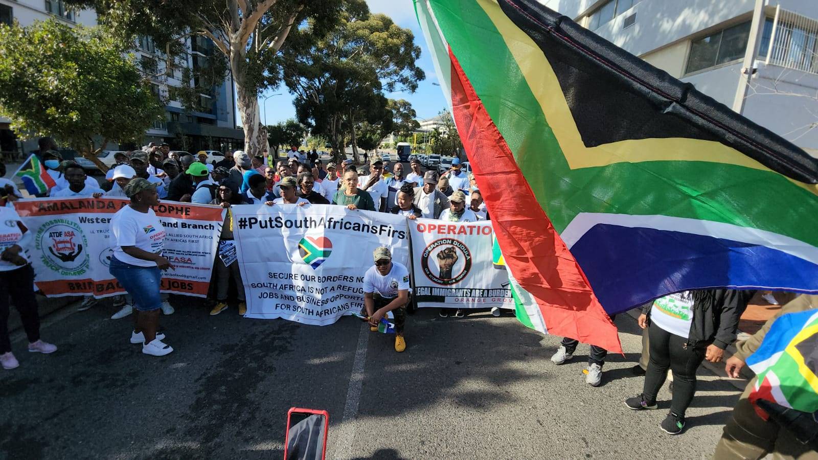 Operasie Dudula Saterdag tydens ’n optog in Kaapstad se middestad.  Foto: Jaco Marais