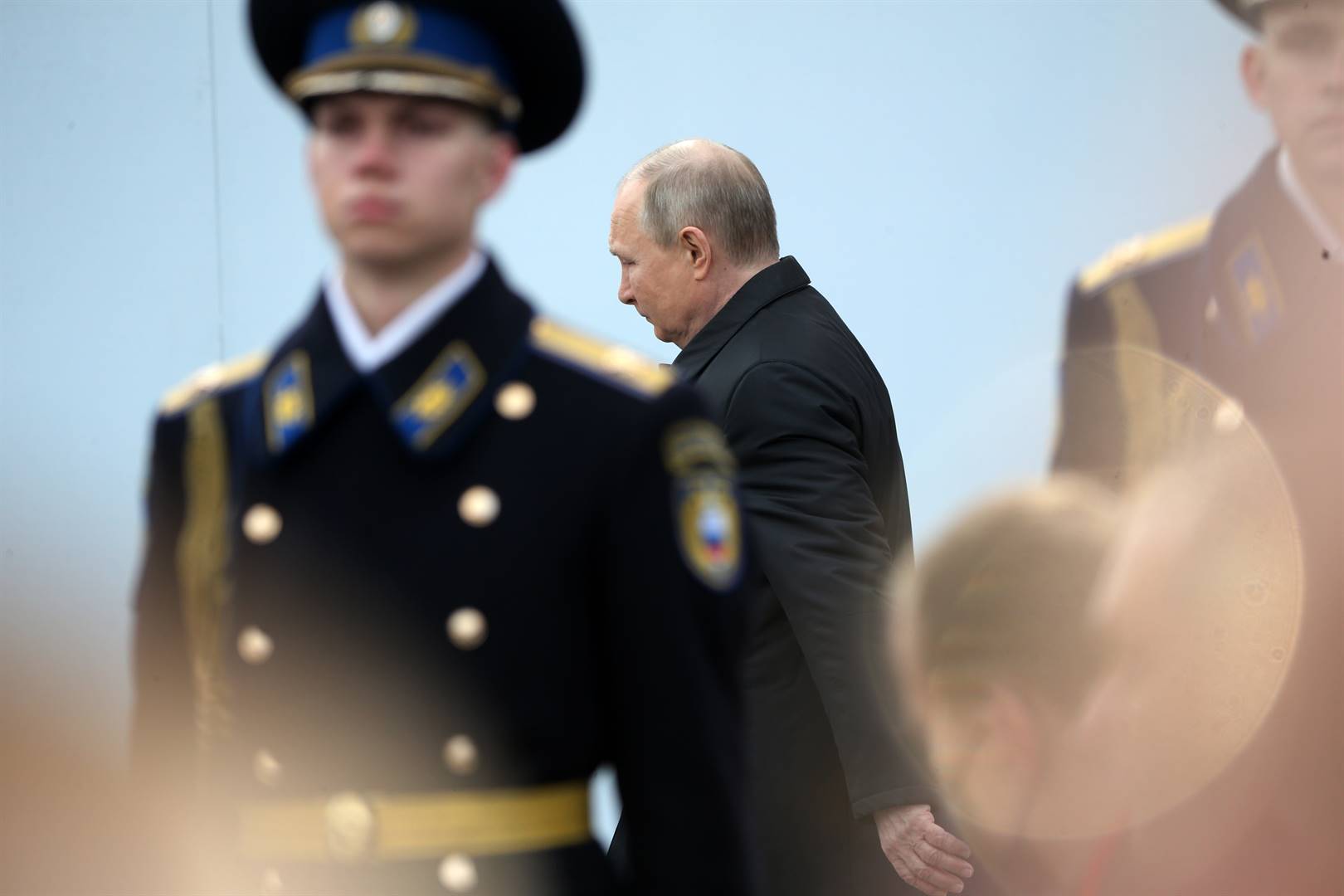 Pres. Wladimir Poetin woon op 9 Mei sy land se Oorwinningsdag-parade op die Rooiplein in Moskou by om die sege oor Nazi-Duitsland tydens die Tweede Wêreldoorlog te gedenk. Foto: Getty Images