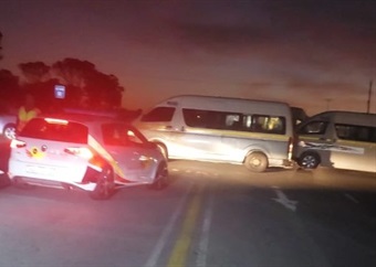 Taxi operators block road due to non-payment of scholar transport operators