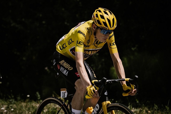 Vingegaard continues to keep his Tour de France strategy rolling along, for a triumph in Paris. (Photo: A.S.O/Charly Lopez, Pauline Ballet, Jered & Ashley Gruber)