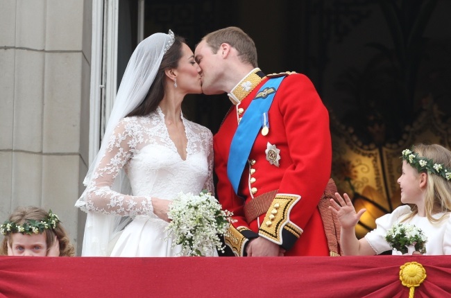 Sealed with a kiss! Prince William and Kate, Princess of Wales on their wedding day at Buckingham Palace on 29 May 2011. (PHOTO: Gallo Images/Getty Images)