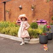 Three-year-old Isla dresses up like Queen Elizabeth and visits care homes to celebrate the platinum jubilee