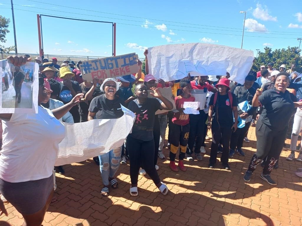 Angry residents who marched to Orange Farm Police 