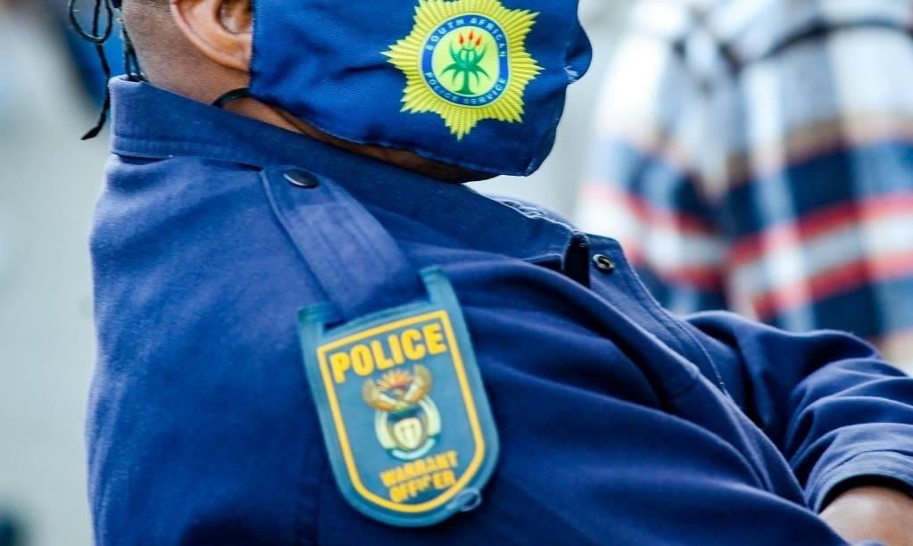 A man was arrested in Kariega on Friday after allegedly impersonating a police officer by incorrectly wearing a police uniform and walking around with a toy gun.