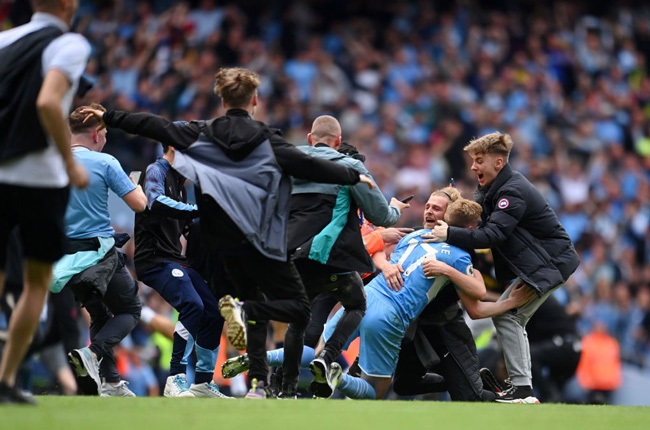  Kevin De Bruyne of Manchester City celebrates with the fans after their side finished the season as Premier League champions. (Getty Images)