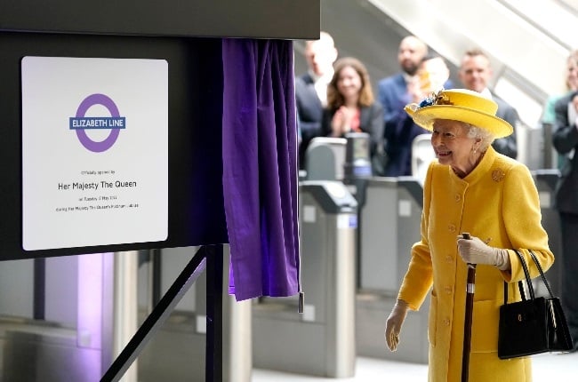 Queen Elizabeth at Elizabeth Line(PHOTO: Getty/ G