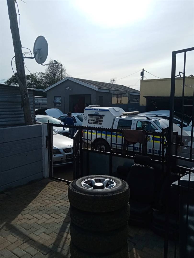 Cops in Cape Town pounced on a chop shop in Wallacedene on Monday morning. 
