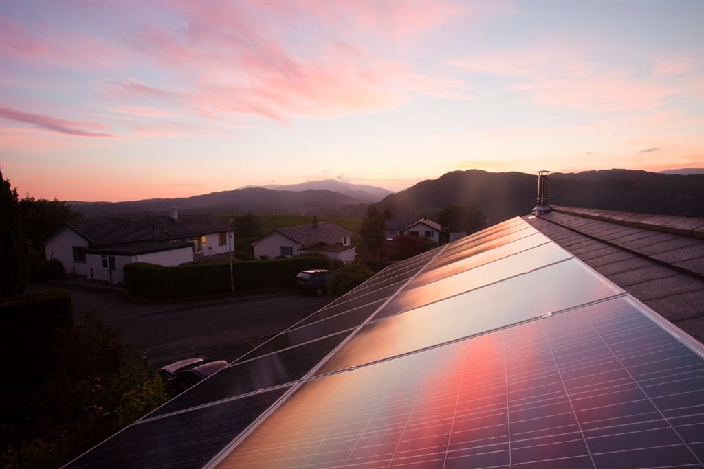 Households can save electricity costs if at least 90% of their energy needs are met with solar PV and battery installations, says an industry expert.