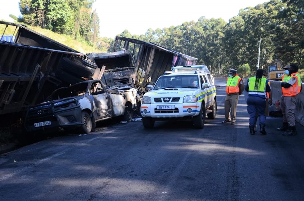 16 burnt beyond recognition in a horrific KZN accident!