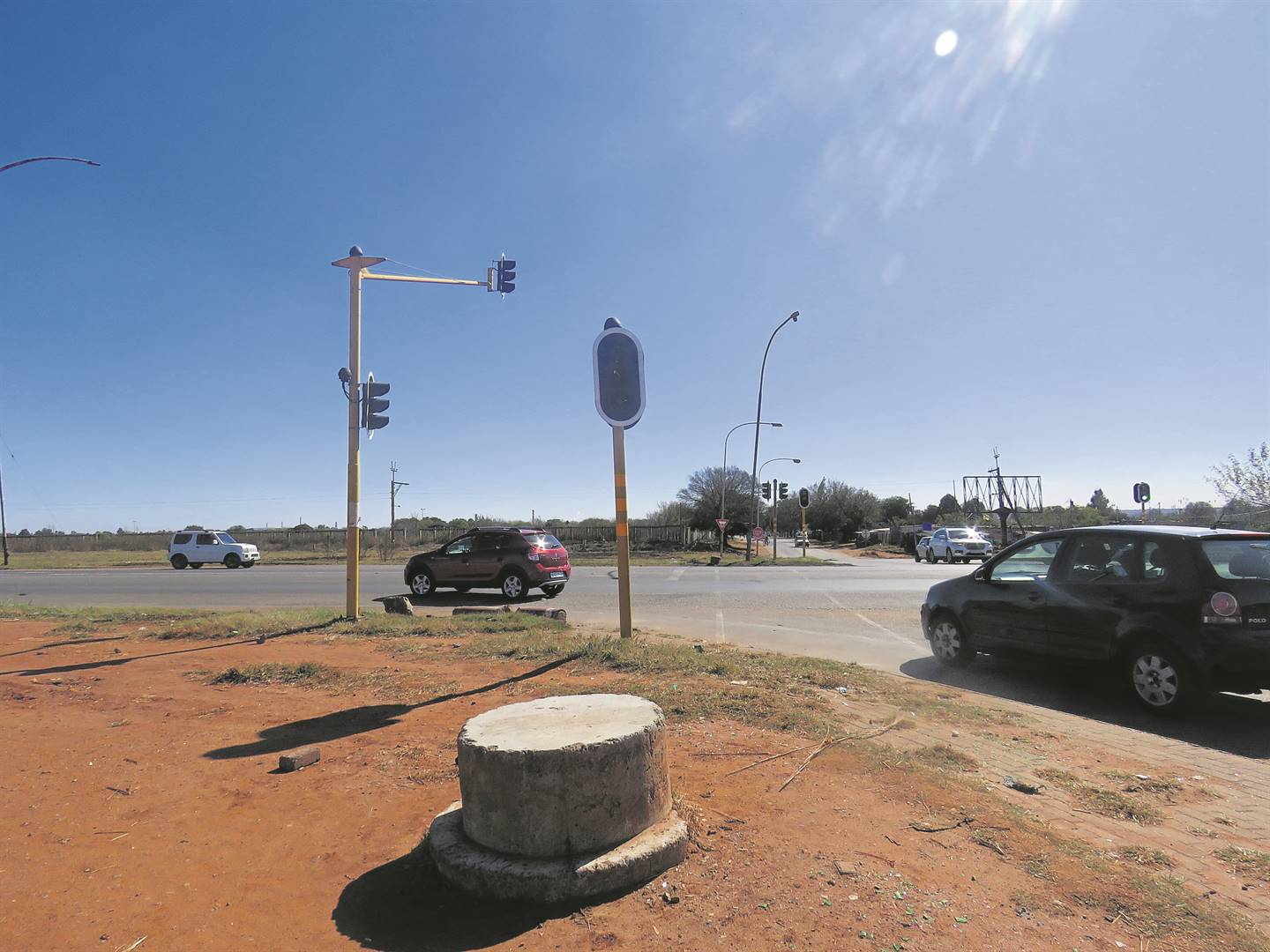 Drug addicts in Springs are targeting traffic lights.       Photo by Ntebatse Masipa