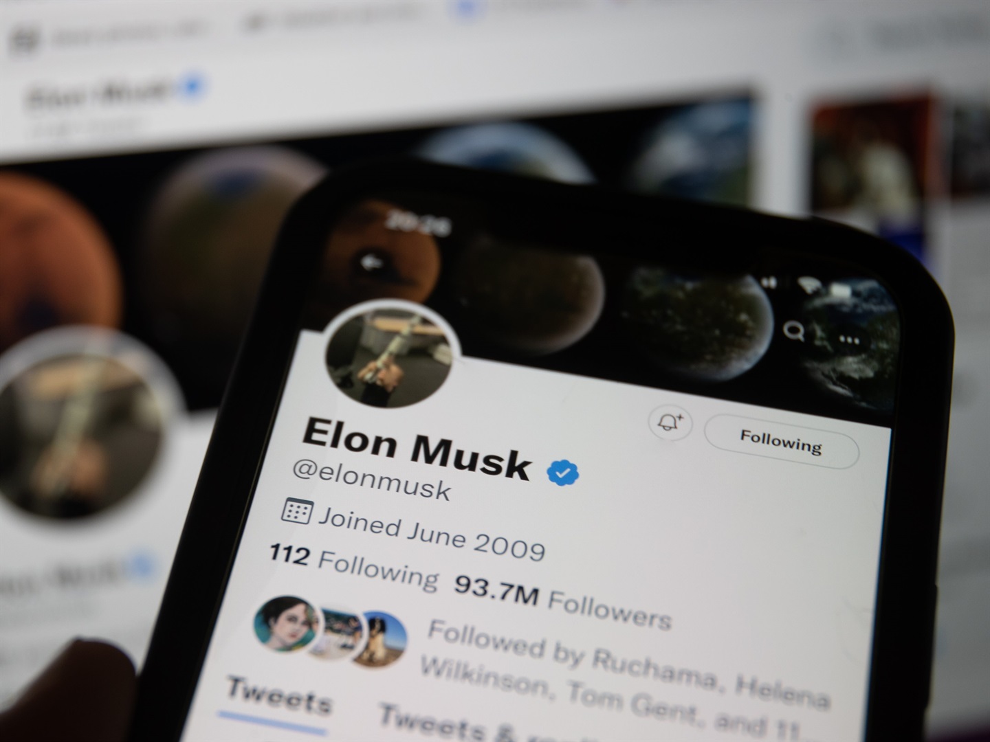 Elon Musk reemerges after his longest Twitter break in four years with a picture of himself and the Pope - Business Insider South Africa