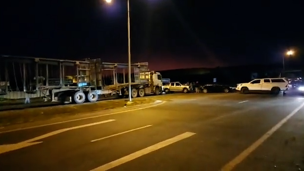 tongaat-water-protests-angry-residents-block-roads-as-durban-mayor