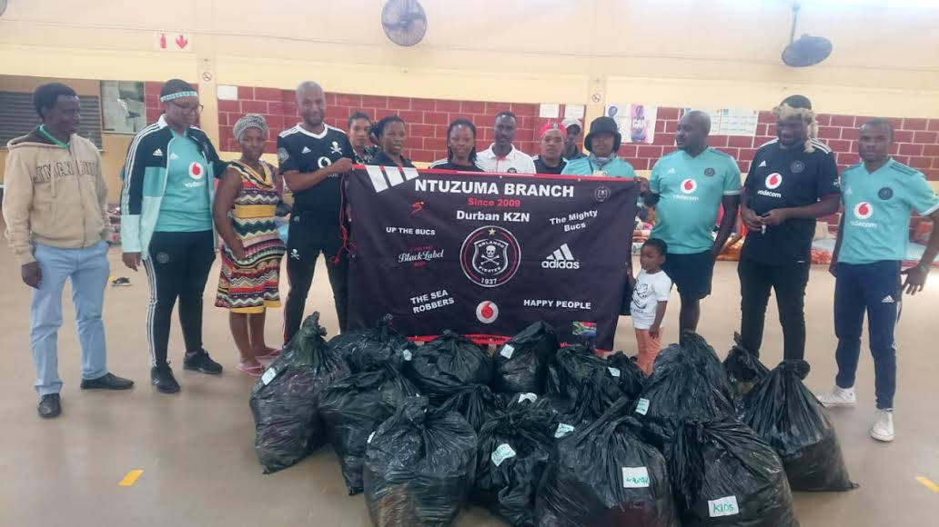 The Ntuzuma Orlando Pirates supporters club delivered clothes and blankets to flood victims accommodated at the local community hall.