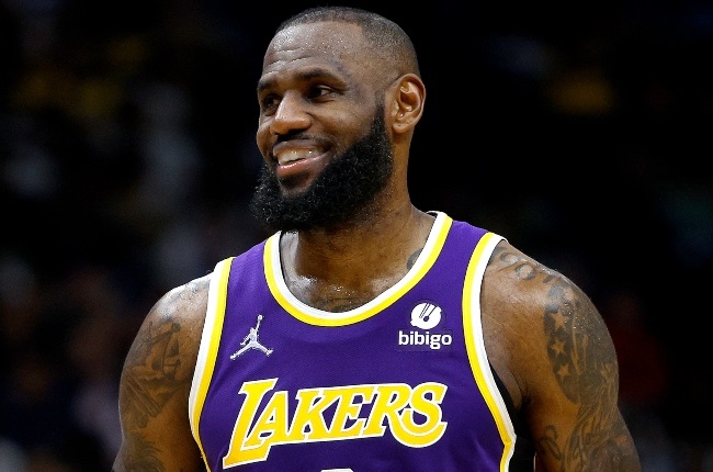 LeBron James of the Los Angeles Lakers has become the first active NBA player with a net worth of R15,4 billion.