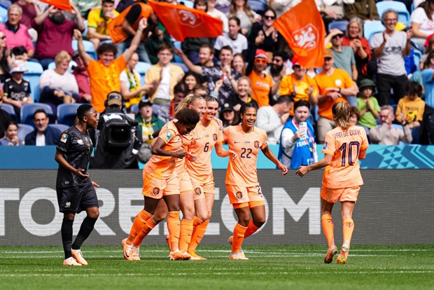 <p><strong><span style="text-decoration:underline;">RESULT</span></strong></p><p>Netherlands 2-0 South Africa</p><p>The Netherlands advanced to the quarter-finals of the Women's World Cup after defeating South Africa 2-0 on Sunday morning.</p><p></p>