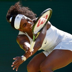 Serena Williams of the US returns a shot during her ladies singles final match against Garbiñe Muguruza of Spain at the Wimbledon Tennis Championships in London yesterday. PHOTO: REUTERS / Toby Melville
