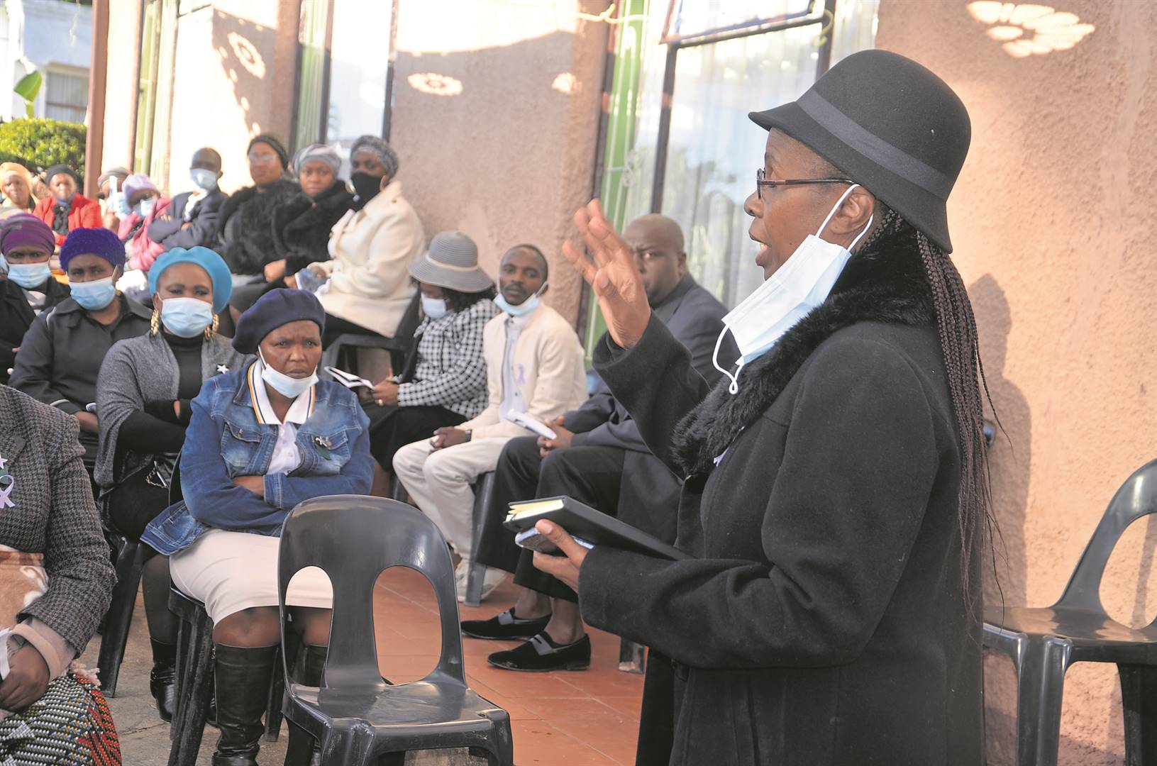 Dansile Nyathi-Malope addresses mourners at her father’s funeral in Bushbuckridge.    Photo by Oris Mnisi